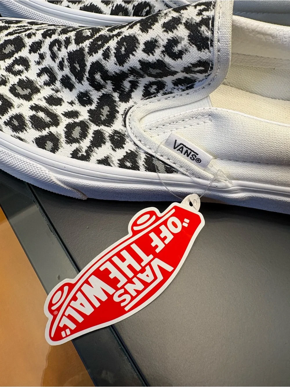 🆕🎉NWOB (Has Tags) Vans White Slip-On Flats with Black Leopard Print